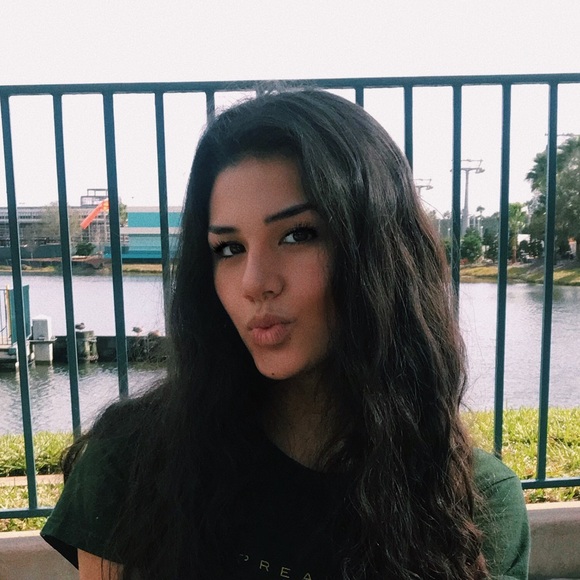 Meet your Posher, Nina - Picture 1 of 1